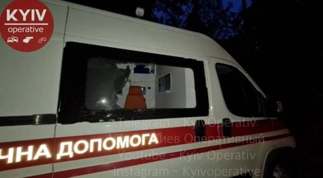 Неадекватный мужчина напал на бригаду скорой в Киеве 01 dqxikeidqxitkant
