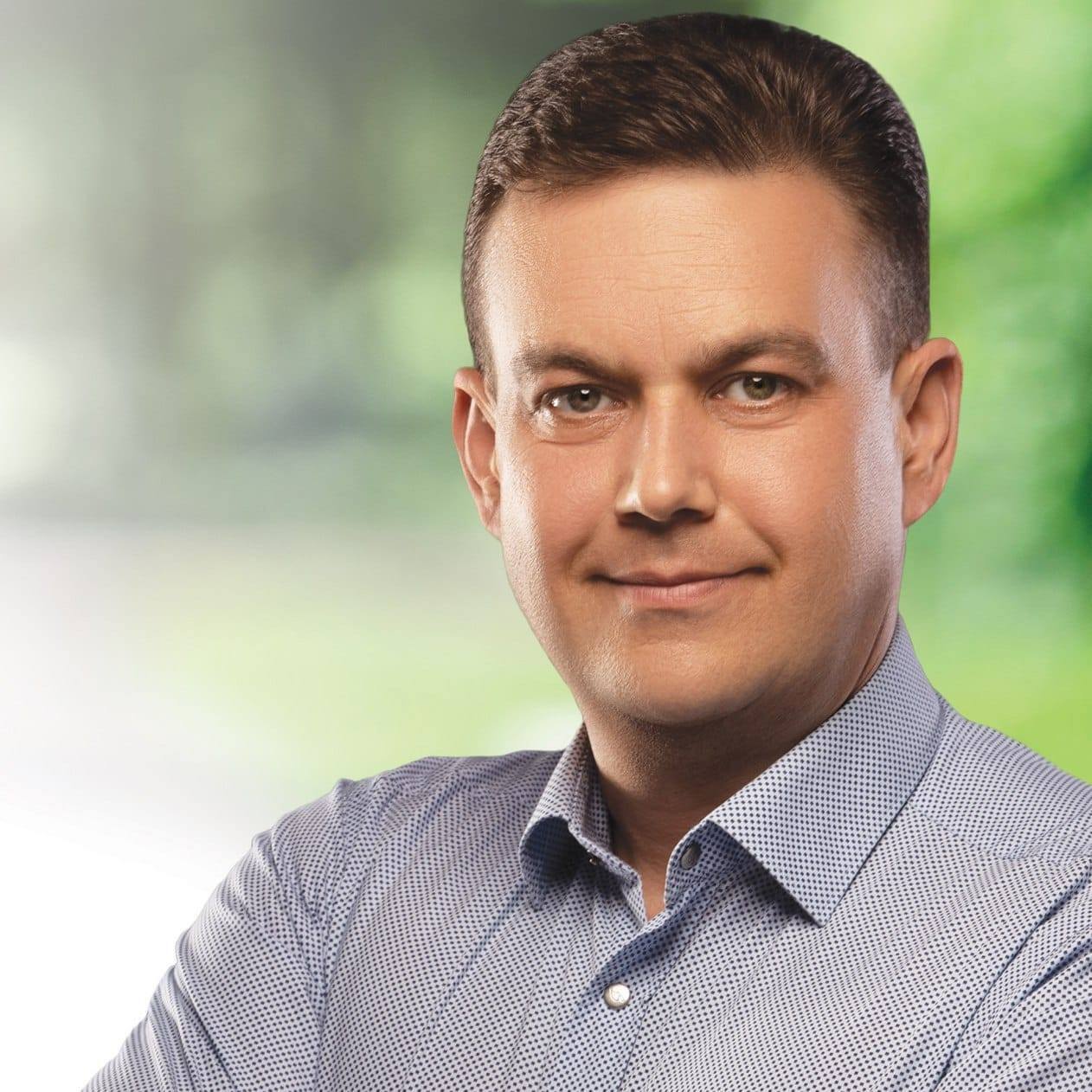 В 2014 году политик голосовал за так называемые dqxikeidqxitkant