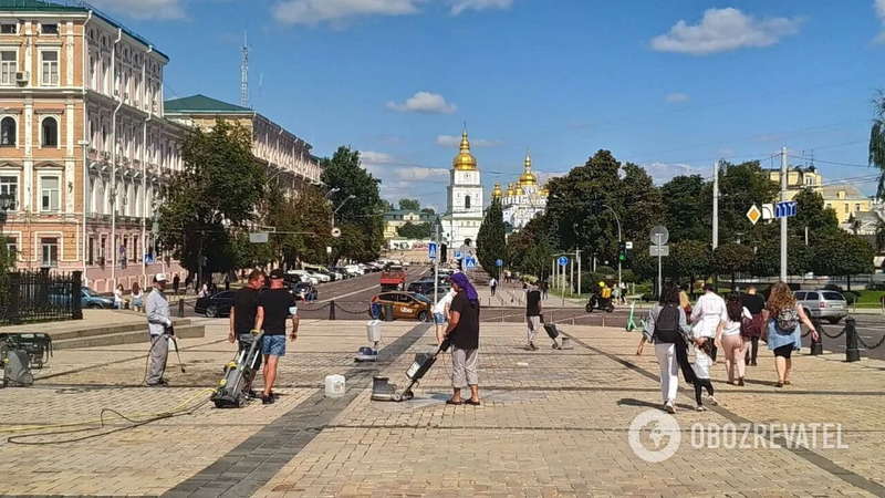 Уборка площади.