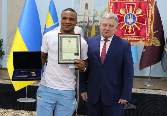 Беленюк получил звание старший лейтенант и пистолет ПМ 01 dqxikeidqxitkant