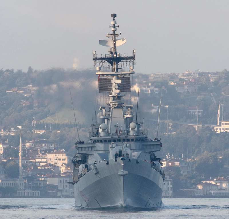 Ракетний есмінець ВМС Італії на шляху до Чорного моря dqxikeidqxitkant