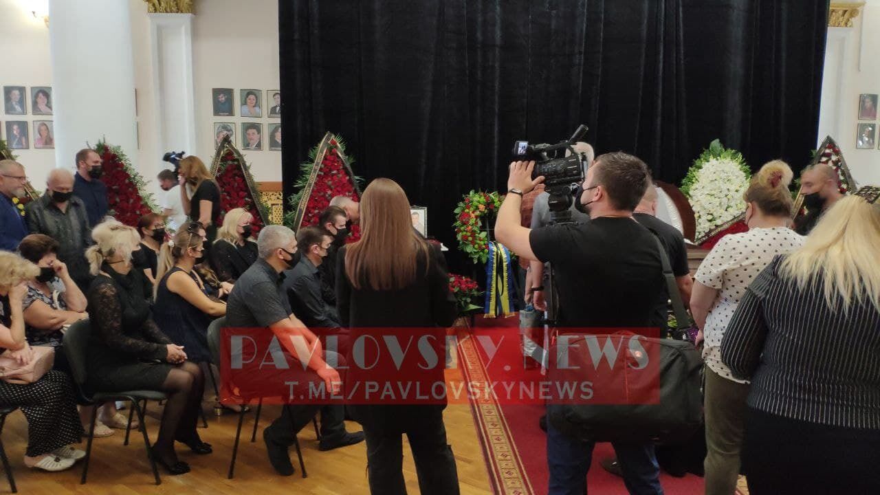 Панихида продлится до 11:30