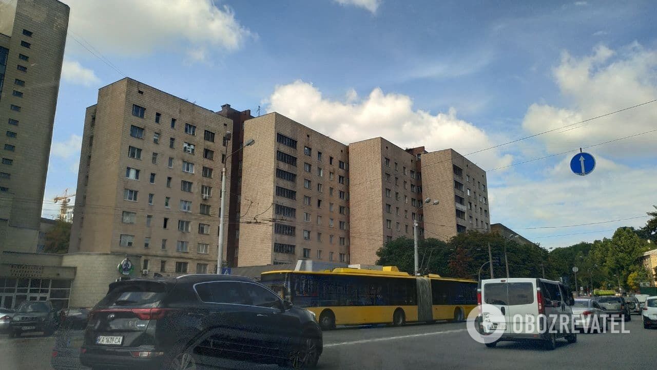 На место происшествия прибыли следователи и эксперты.