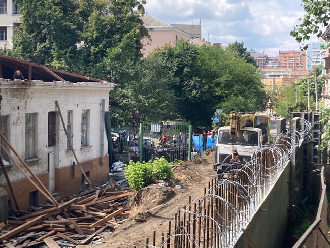 Активисты-защитники усадьбы Барбана перекрыли дорогу возле Львовской площади в Киеве 07 Активисты-защитники усадьбы Барбана перекрыли дорогу возле Львовской площади в Киеве 07