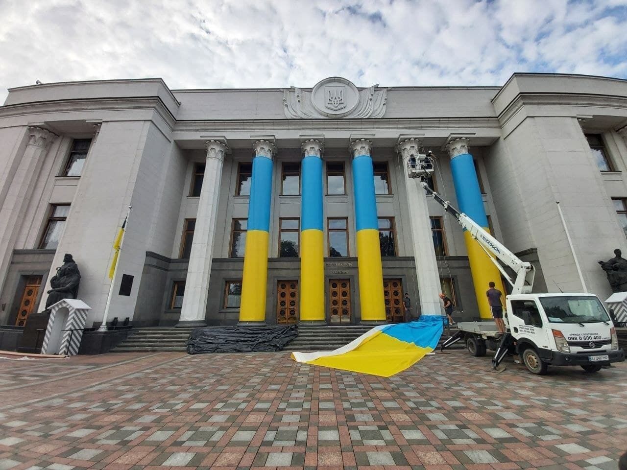 Парламент перед Днем Независимости. dqxikeidqxiqqeant