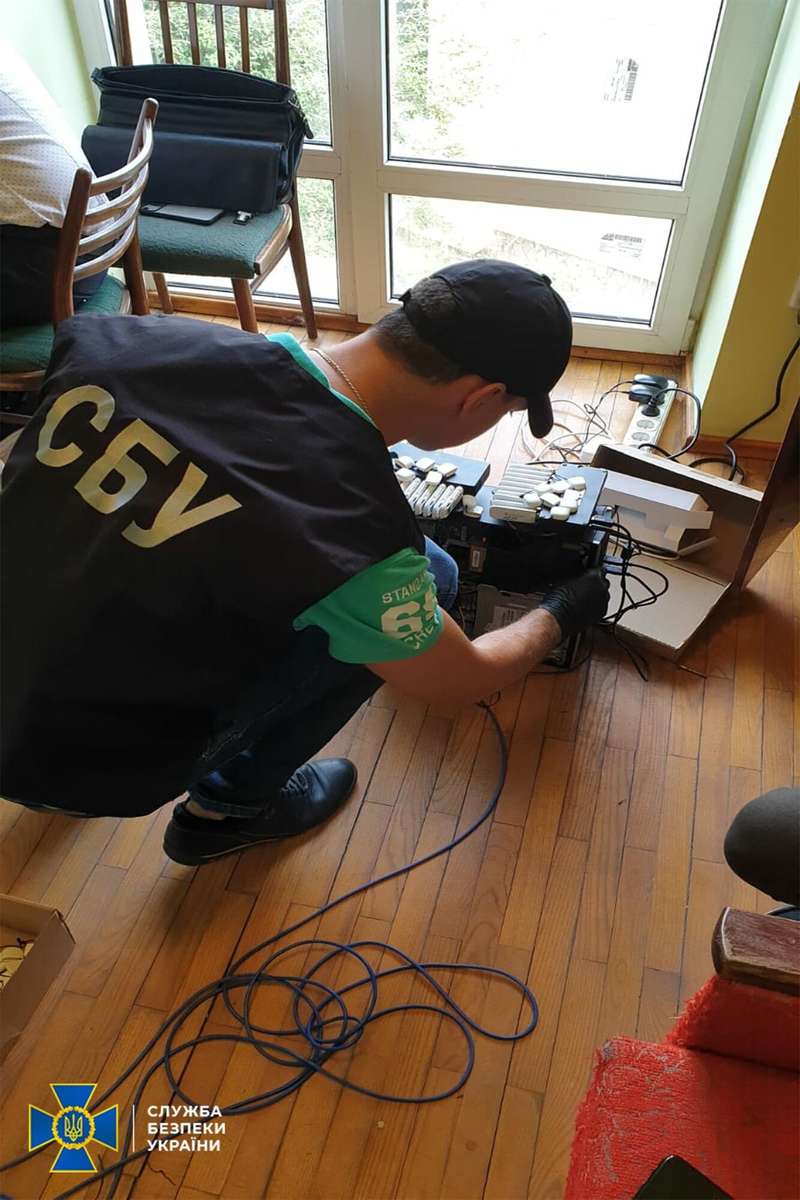 Сотрудник СБУ описывает технику .