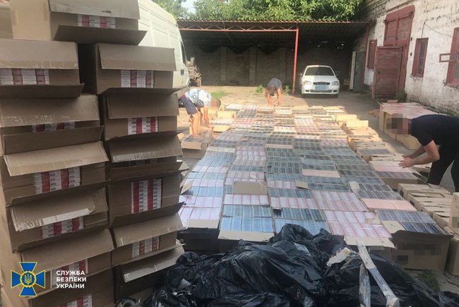 СБУ разоблачила злоумышленников, которые предлагали офицеру спецслужбы крышевать контрабанду из ОРДЛО 02 СБУ разоблачила злоумышленников, которые предлагали офицеру спецслужбы крышевать контрабанду из ОРДЛО 02 dqxikeidqxitkant