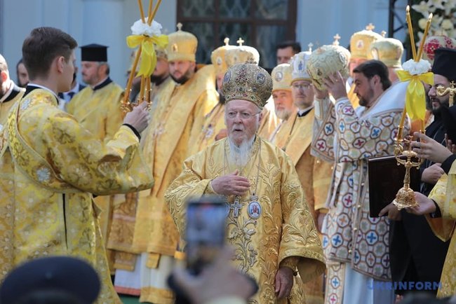 Варфоломей и Епифаний проводят литургию в Софийском соборе 19