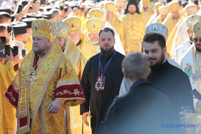 Варфоломей и Епифаний проводят литургию в Софийском соборе 04