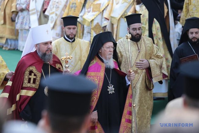 Варфоломей и Епифаний проводят литургию в Софийском соборе 10