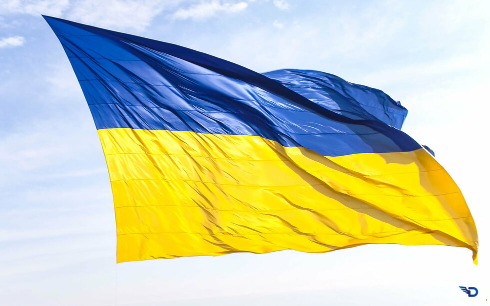 В Киеве дрон поднял в небо рекордный флаг Украины. Фоторепортаж / ГОРДОН