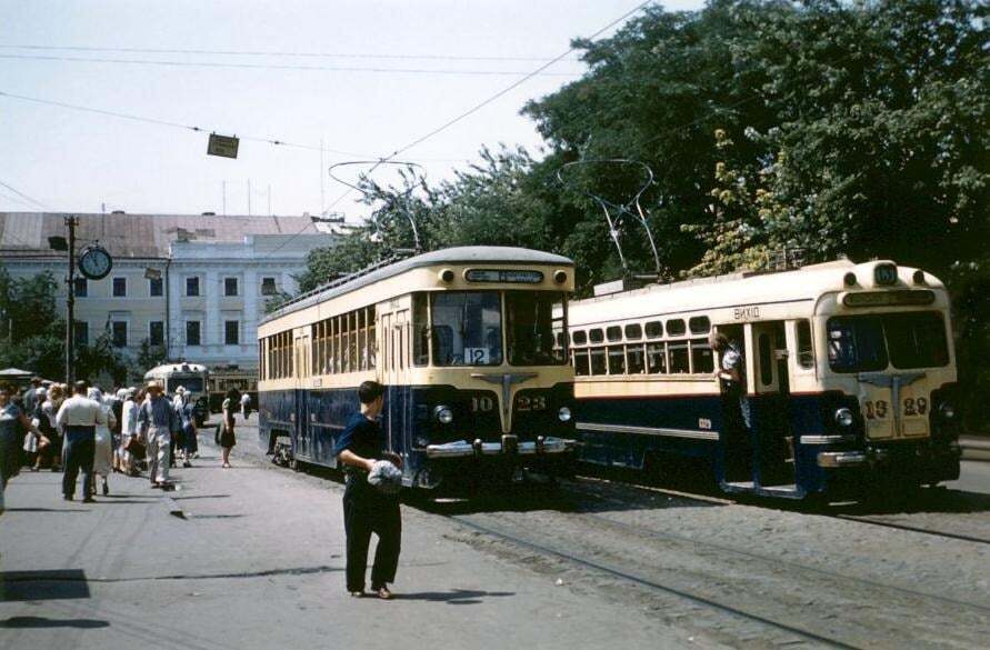 Ты видишь: наши идут. Это флаг наш! dqxikeidqxitkant