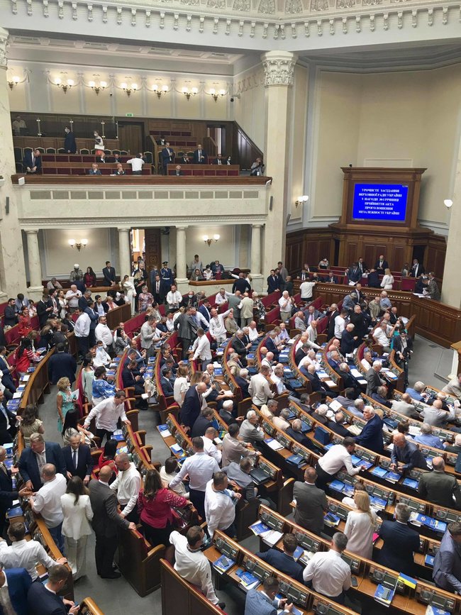 Разумков открыл торжественное заседание Верховной Рады 02 Разумков открыл торжественное заседание Верховной Рады 02