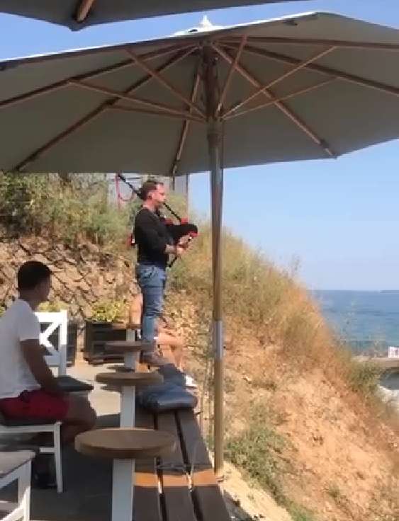 Выступление американца состоялось на набережной Малого Фонтана dqxikeidqxiqqeant