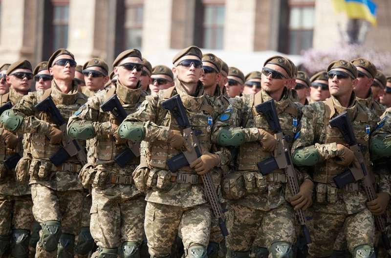 Гордон рассказал об «особом отвращении» к парадам на Красной площади в Москве - 1 - изображение dqxikeidqxitkant