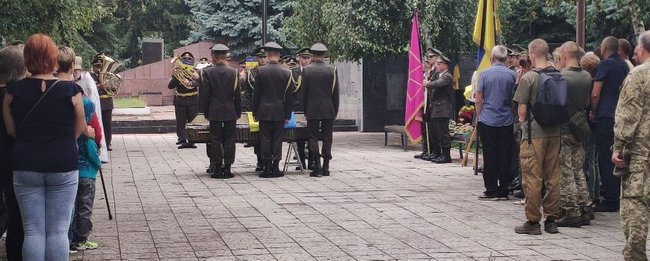 Погибшего на Донбассе воина Вячеслава Питько похоронили на Днепропетровщине 02 dqxikeidqxiqqeant