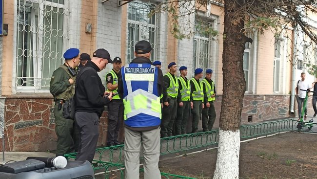 Член Нацкорпуса Кухарчук, которому вручили подозрение за акцию под ОП, порезал себе вены в знак протеста против преследования ветеранов 16 Член Нацкорпуса Кухарчук, которому вручили подозрение за акцию под ОП, порезал себе вены в знак протеста против преследования ветеранов 16