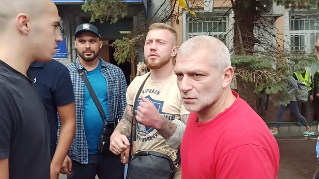 Член Нацкорпуса Кухарчук, которому вручили подозрение за акцию под ОП, порезал себе вены в знак протеста против преследования ветеранов 29 Член Нацкорпуса Кухарчук, которому вручили подозрение за акцию под ОП, порезал себе вены в знак протеста против преследования ветеранов 29