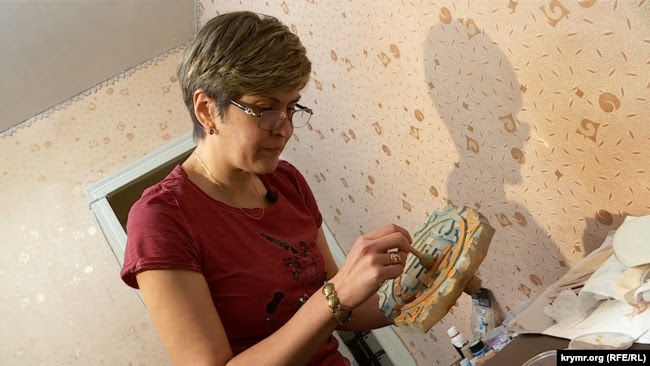 Ельміра Катакі, кримськотатарська вишивальниця