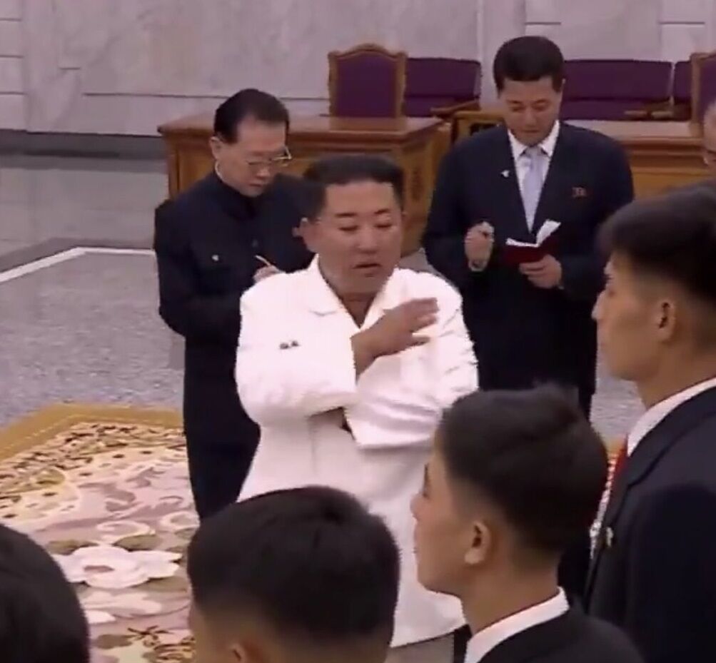 Скриншот из видео. dqxikeidqxiqqeant