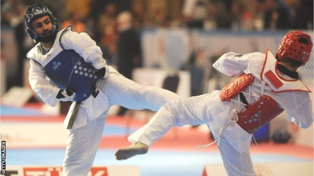Mehmet Vasif Yakut of Turkey in action against Iran’s Mahdi Bahramiazar