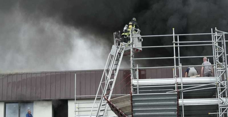 Пожар возник на верхних этажах. dqxikeidqxitkant