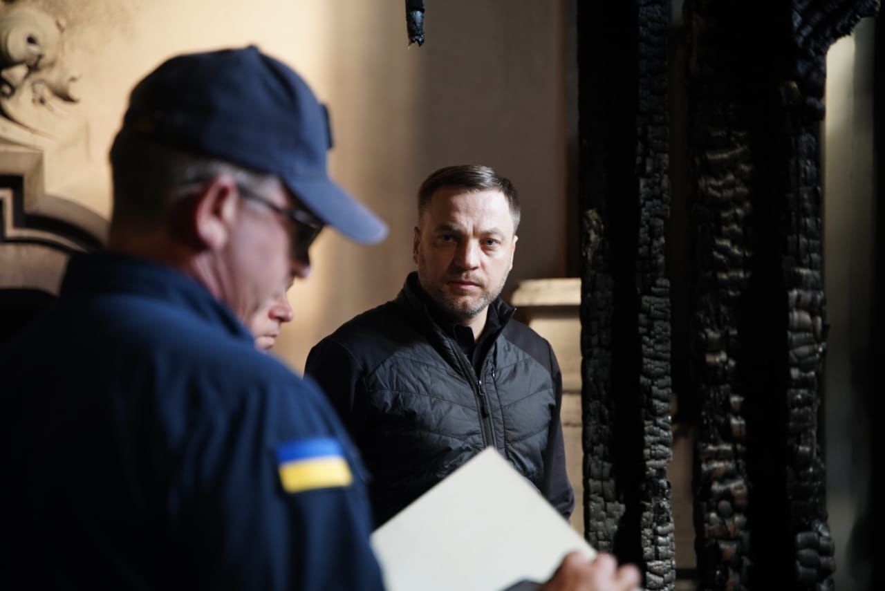 Монастырский прибыл в костел. dqxikeidqxitkant