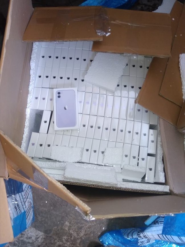        2300   Apple, -  01 dqxikeidqxitkant