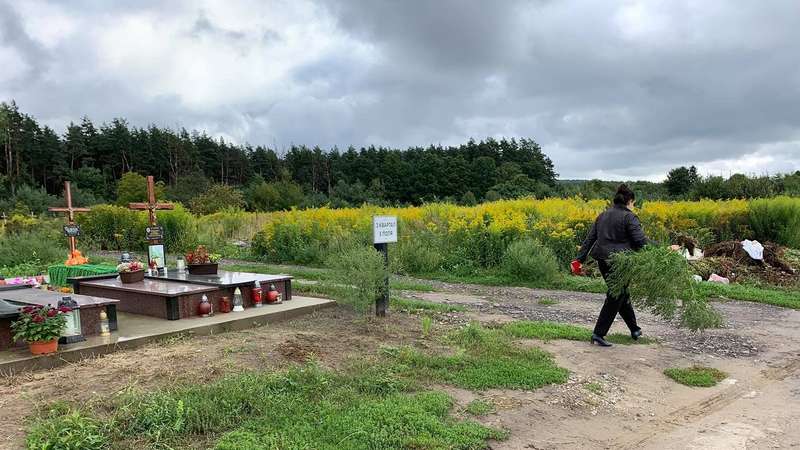 На Львовщине организовали нелегальное кладбище на месте садово-огородного кооператива - 1 - изображение dqxikeidqxiqqeant
