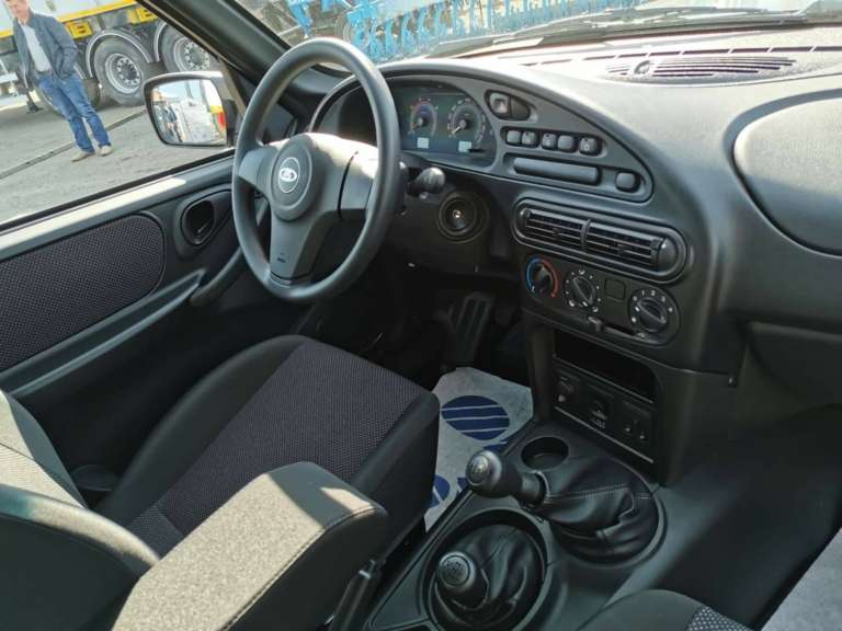 Колоссальное пренебрежение: украинцев возмутила российская "Лада" на выставке в Виннице