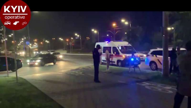 В Киеве иностранцы устроили гонки по тротуару: пешеходы решили проучить автохамов dqxikeidqxitkant