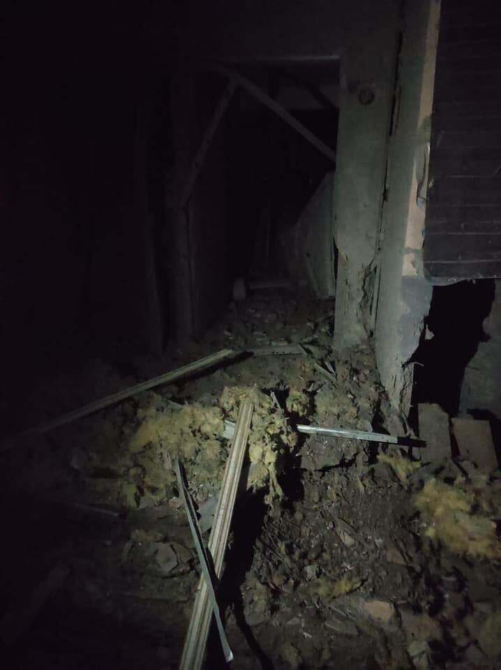 Снаряды попали в жилую многоэтажку.