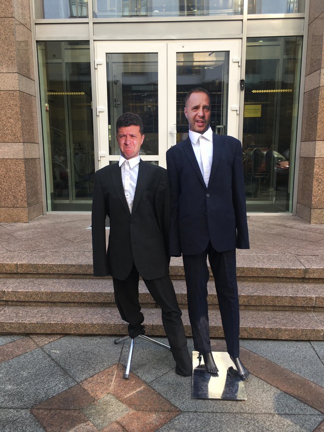 На заседание ВСК по делу вагнеровцев привели Зеленского и Ермака 01 На заседание ВСК по делу вагнеровцев привели Зеленского и Ермака 01 dqxikeidqxiqqeant