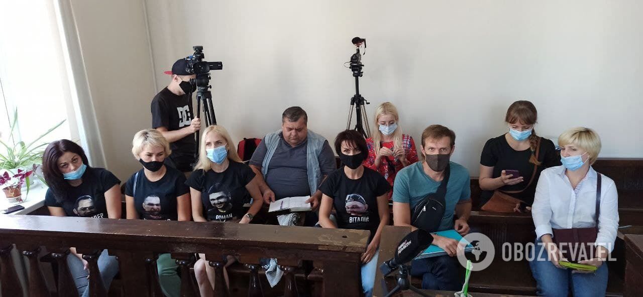 Зал заседания в ожидании подсудимого. dqxikeidqxitkant