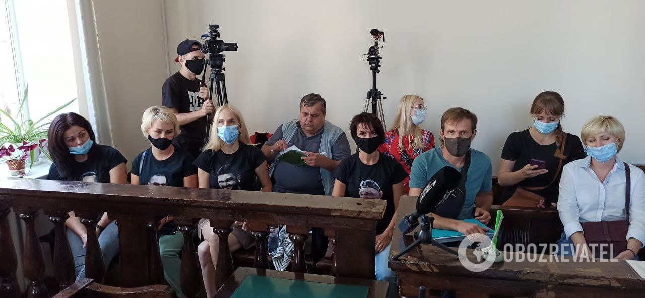 Родственники жертв .