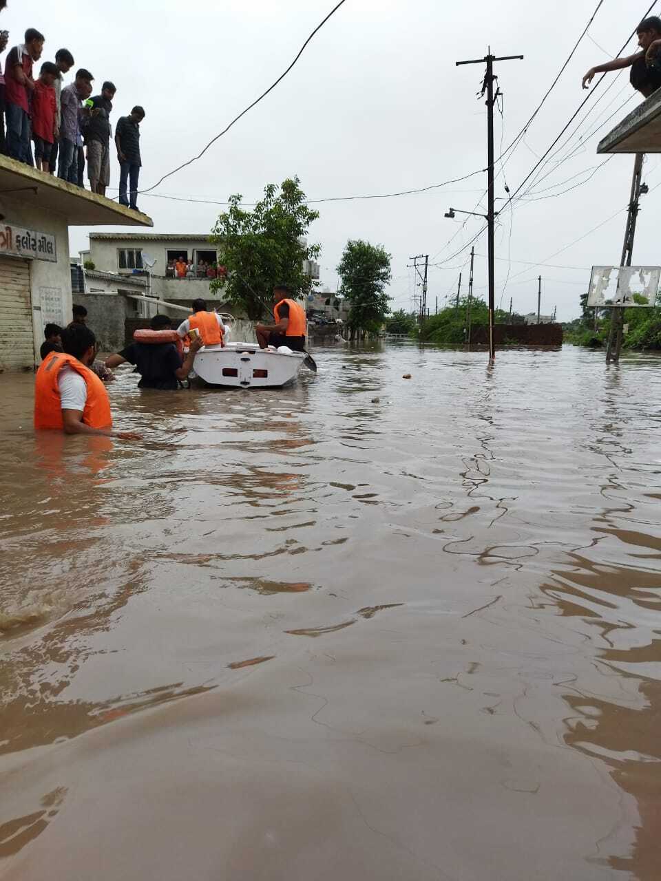 Спасатели за работой