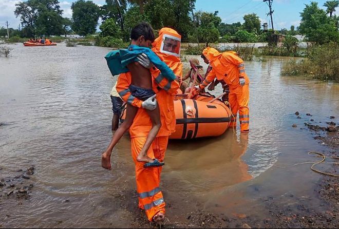 Спасатели ликвидировали последствия непогоды