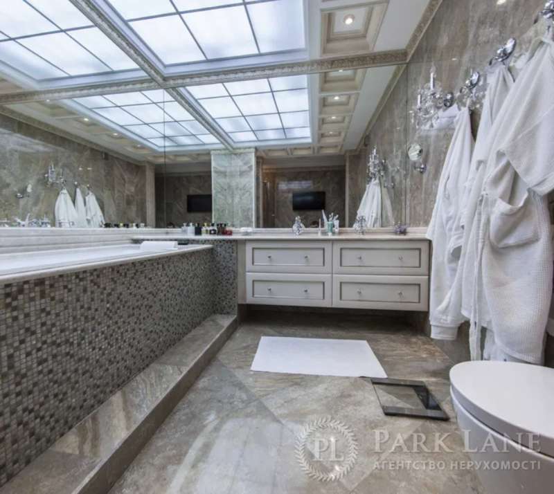 В Киеве продают VIP-квартиру за 40 миллионов: комильфо или "пшонка-стиль"?