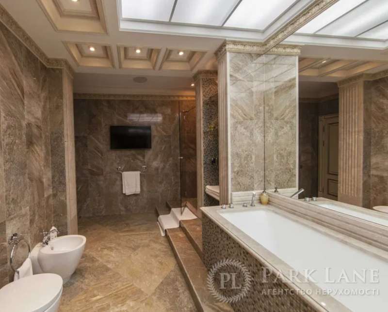 В Киеве продают VIP-квартиру за 40 миллионов: комильфо или "пшонка-стиль"?