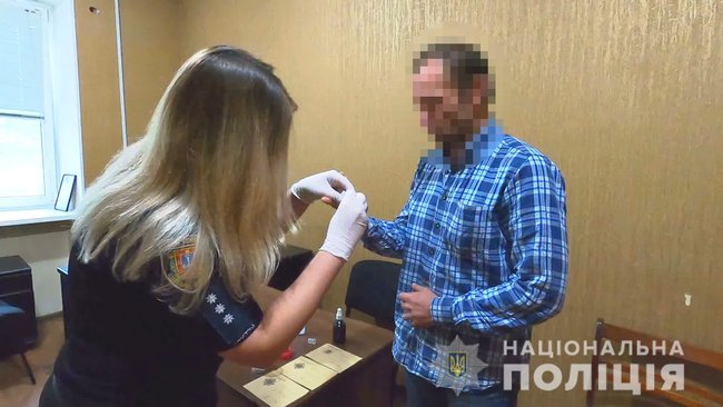 Херсонец прятал гранаты в камере хранения одесского супермаркета 03