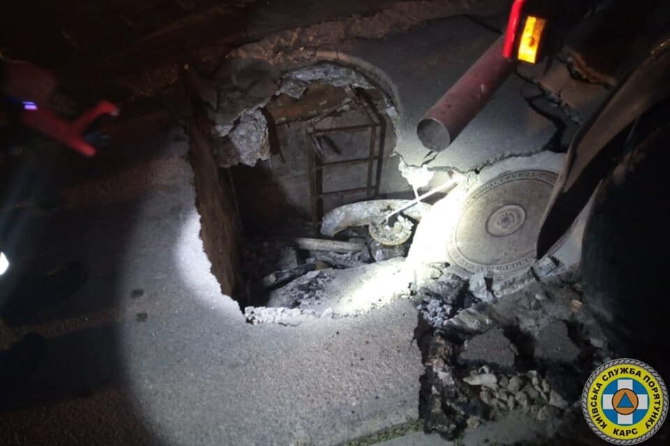 Автотранспорт провалился в колодец газопровода. dqxikeidqxitkant