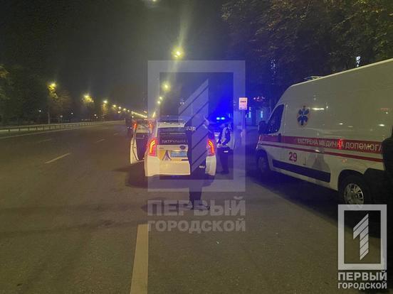 На месте работала скорая.