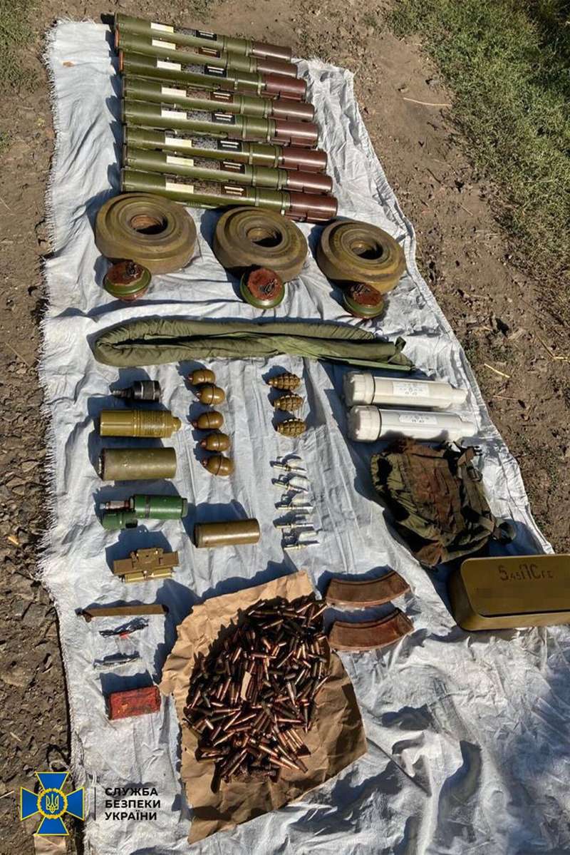 СБУ предотвратила диверсию на Донбассе, схрон с взрывчаткой нашли вблизи железнодорожной станции. Фото