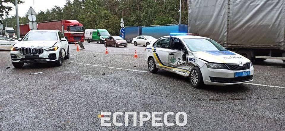 Машина патрульной полиции ехала на вызов. dqxikeidqxiqqeant