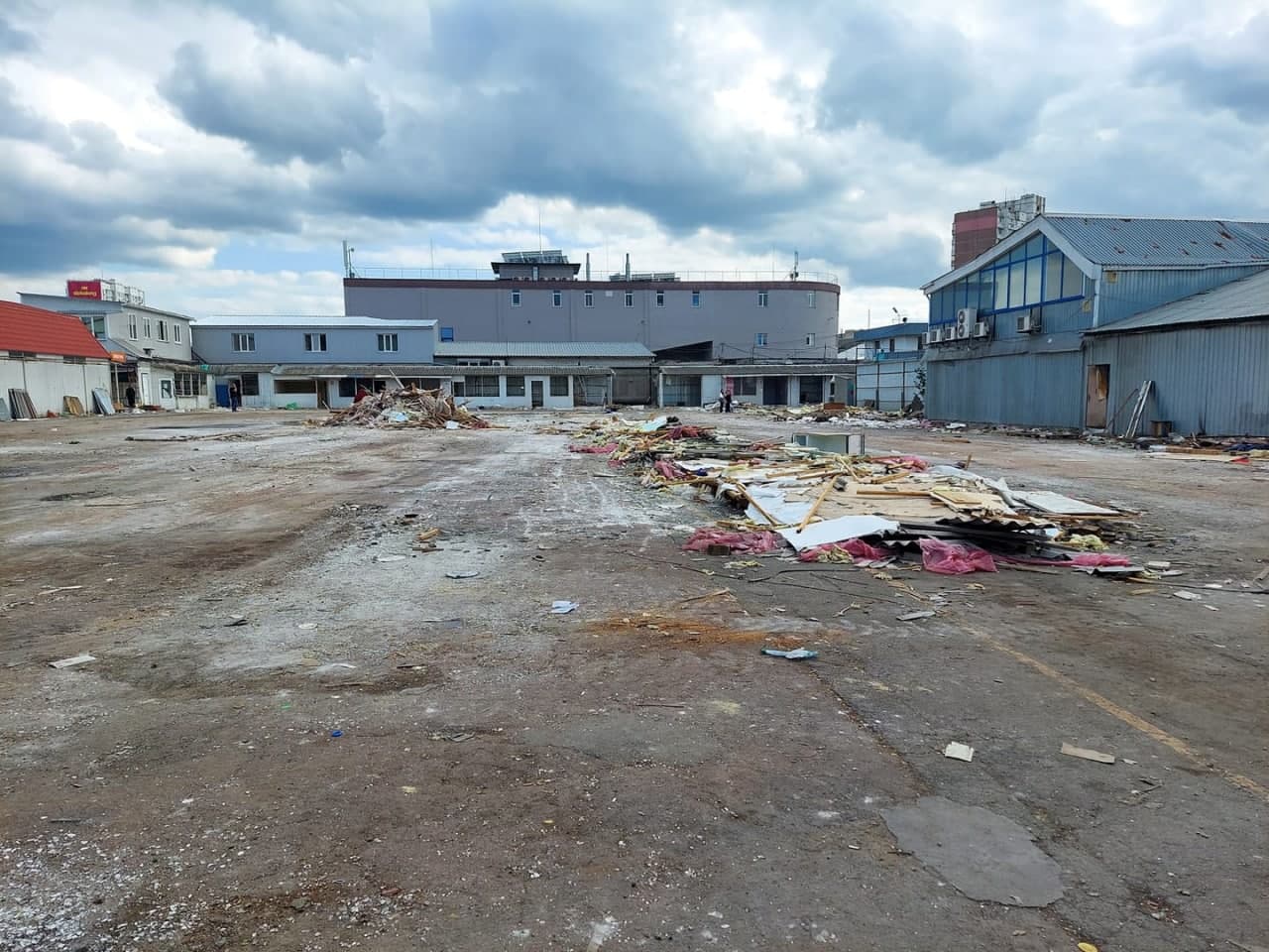 В Киеве полностью "зачистили" рынок "Юность": эпоха канула в Лету (фото)