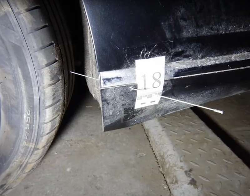 Всего в автомобиль попали 15 пуль.