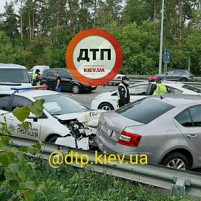 Авто копов протаранило Skoda Octavia