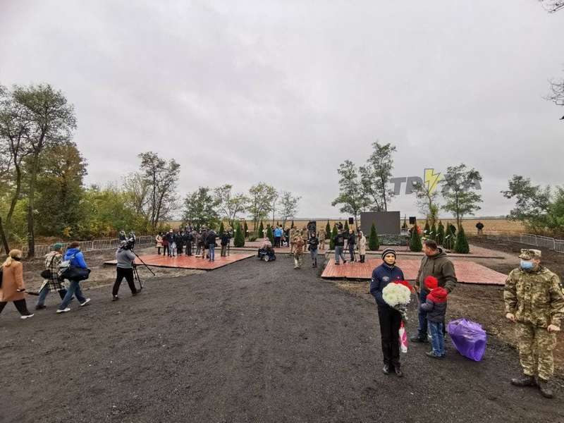 Почетный караул на месте авиакатастрофы.