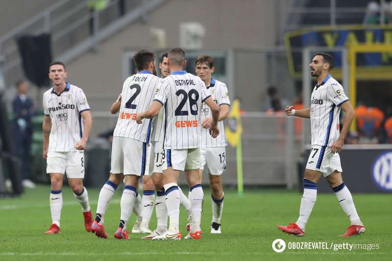 Руслан Малиновский празднует гол