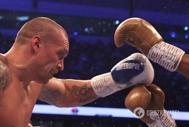 Усик боксировал в желто-синих перчатках. dqxikeidqxiqqeant